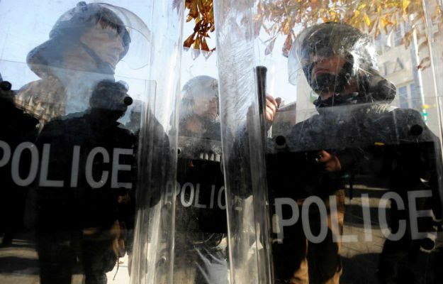 Kosowo: opozycyjny poseł rozpylił gaz łzawiący w parlamencie