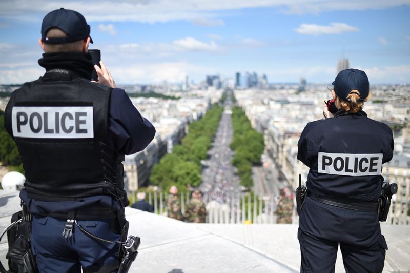 "Time": Dlaczego Francja jest głównym celem ataków terrorystycznych?