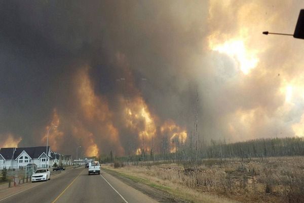 Pożar lasów rozszerza się, zagraża kolejnej prowincji