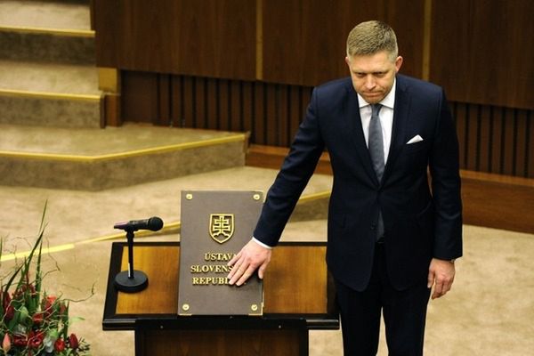 Nowy rząd słowackiego premiera Fico z wotum zaufania