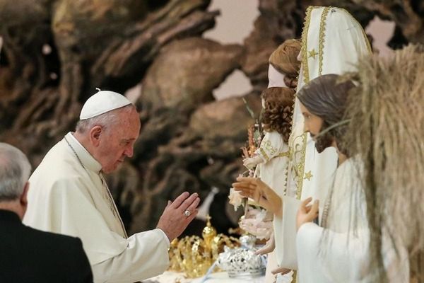 Proces w sprawie szat liturgicznych dla papieża Franciszka