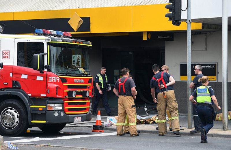 Mężczyzna podpalił wnętrze banku w Melbourne. 27 rannych