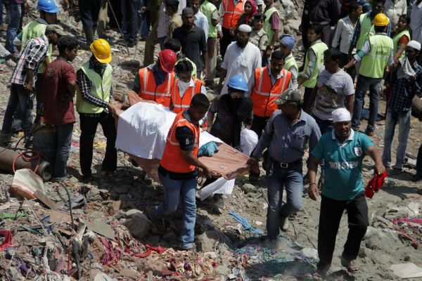W Indiach zawalił się budynek, co najmniej 45 zabitych