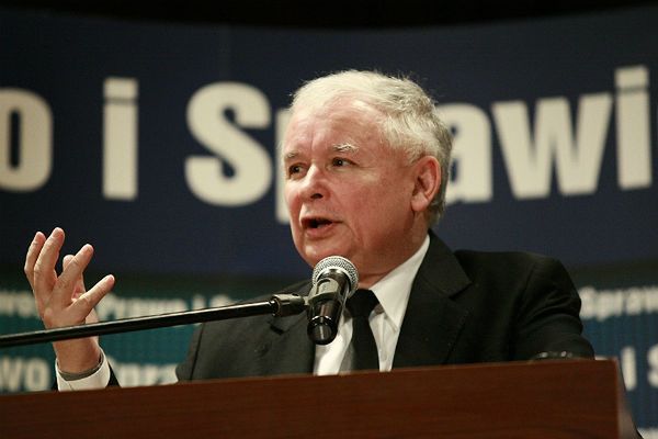 Jarosław Kaczyński: narzuca się odpowiedź, iż był wybuch