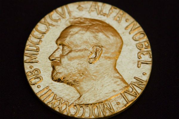 Ekspert Reutersa: Nobel za przewidzenie istnienia cząstki Higgsa