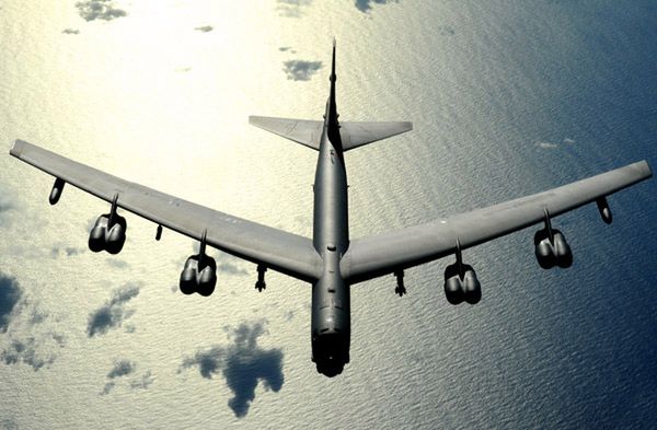 Siły powietrzne USA już wzmacniają obecność w Europie. Przysyłają ciężkie bombowce B-52
