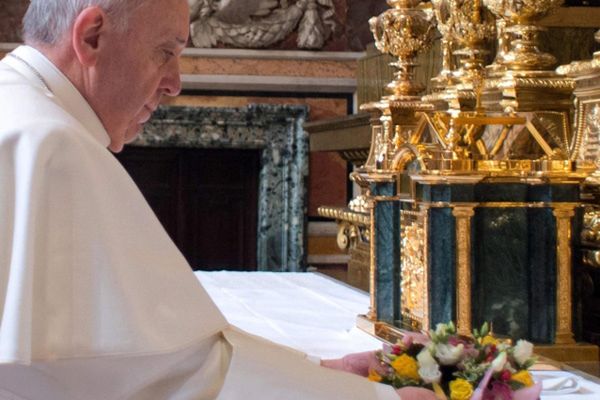Rzecznik Watykanu: papież nazywa się Franciszek, nie Franciszek I