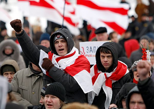 Pochód w Mińsku. Białoruska opozycja świętowała Dzień Wolności