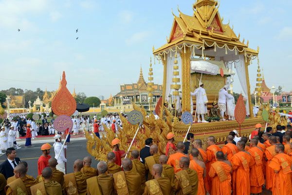 Kambodżanie żegnają ojca narodu, króla Norodoma Sihanouka