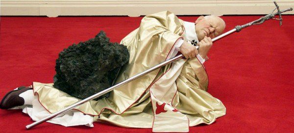Poseł Witold Tomczak będzie sądzony za zniszczenie rzeźby papieża Jana Pawła II