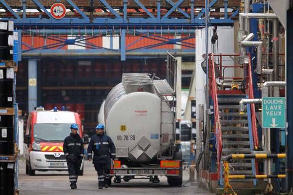 Wyciek cuchnącego gazu z fabryki w Rouen