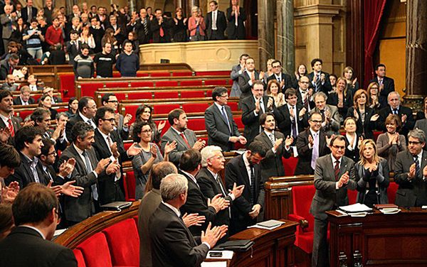 Parlament Katalonii uchwalił "deklarację suwerenności"