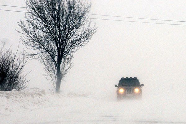 Wypadek na autostradzie A2 i fatalne warunki drogowe. Korek ma kilkanaście kilometrów