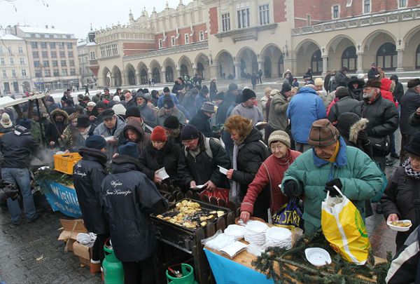 Setki osób na XVI Wigilii dla Potrzebujących w Krakowie