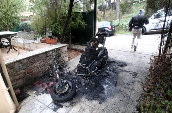 Grecja: eksplozje bomb przed domami pięciu dziennikarzy w Atenach