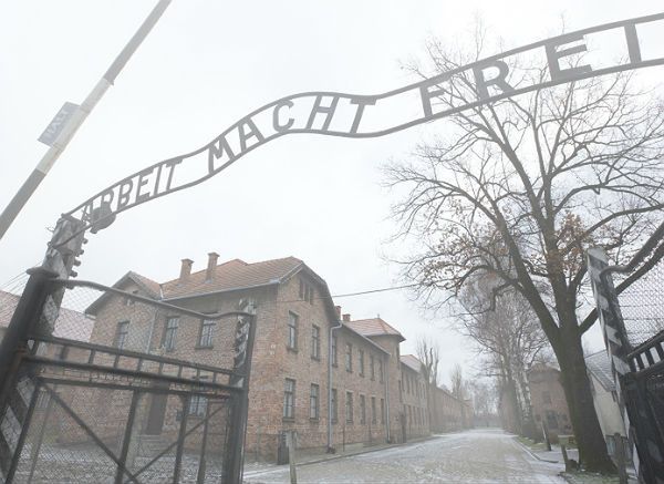 Akt oskarżenia przeciwko byłemu strażnikowi z KL Auschwitz