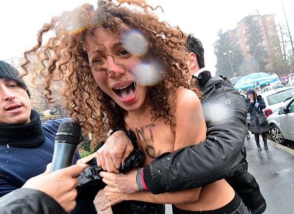 Włosi wybierają parlament, Femen protestuje przeciwko Berlusconiemu