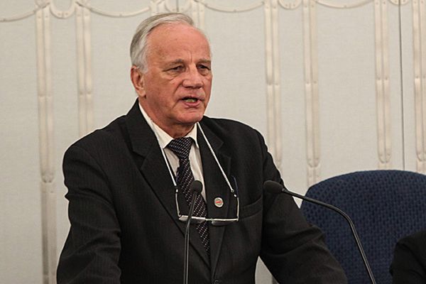 Jan Rulewski zrezygnował z prac w senackiej komisji polityki społecznej