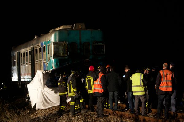 Tragiczny wypadek na przejeździe kolejowym - 6 zabitych