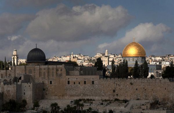 Starcia na Wzgórzu Świątynnym w Jerozolimie - są ranni i zatrzymani