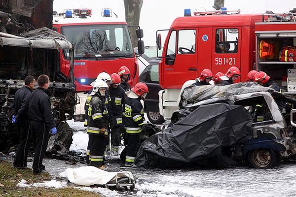 Groźny wypadek na Dolnym Śląsku. Zderzyły się 4 pojazdy