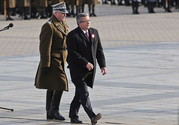 Uroczysta odprawa wart. Przemówienie prezydenta pełne aluzji