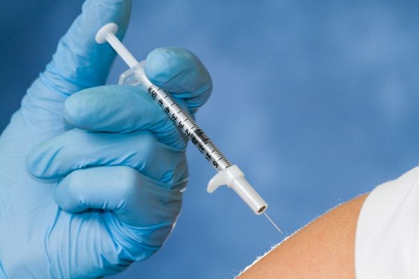 W Szwajcarii i Austrii wstrzymano sprzedaż szczepionek przeciw grypie