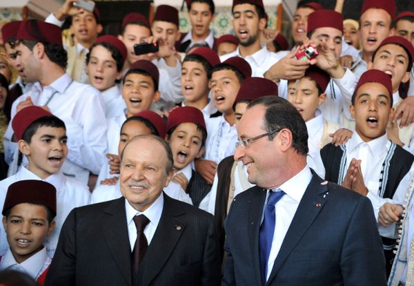 Hollande: kolonizacja Algierii była brutalna i niesprawiedliwa