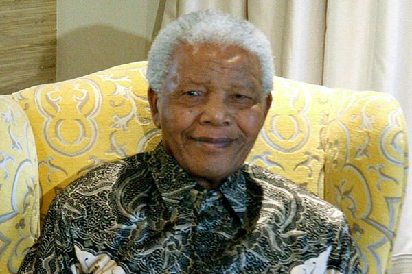 Nelson Mandela po zabiegu. Usunięto mu kamienie żółciowe