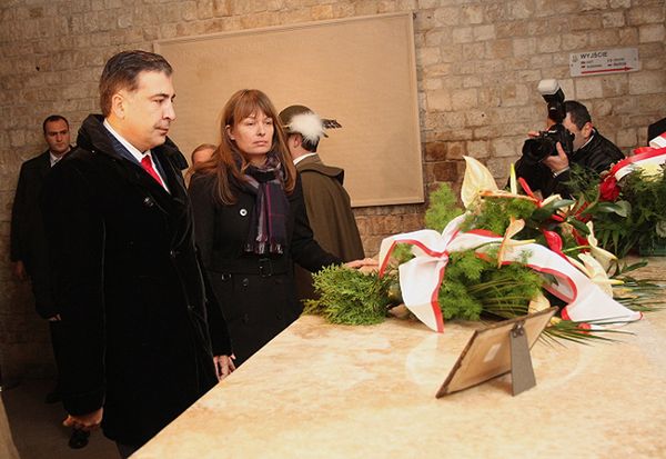 Prezydent Gruzji Micheil Saakaszwili złożył kwiaty na sarkofagu Lecha i Marii Kaczyńskich