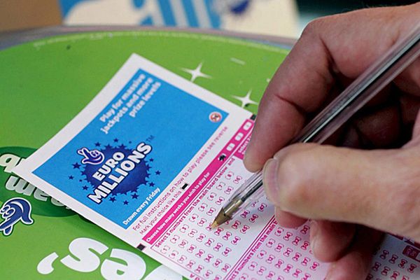 Nikt nie zgłosił się po 64 mln funtów wygrane w loterii w Wielkiej Brytanii