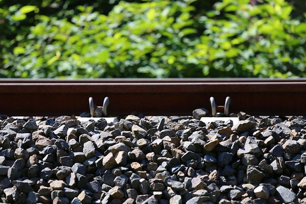 Młoda kobieta zginęła pod kołami pociągu na stacji PKP Świder