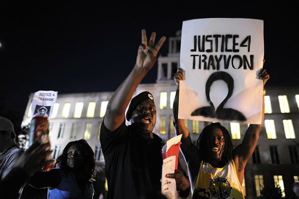 Krytyka uniewinnienia zabójcy czarnoskórego nastolatka