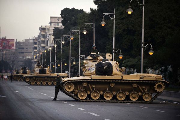 Naczelny dowódca egipskiej armii: politycy mają 48 godzin na przyjęcie żądań narodu
