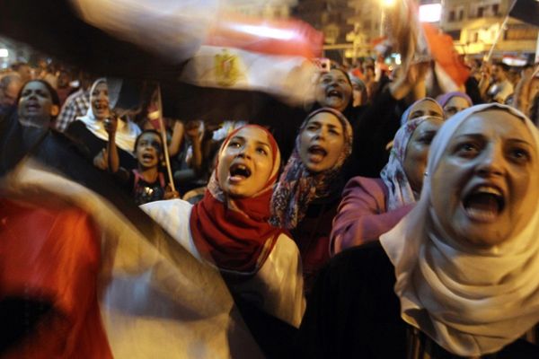 Cztery ofiary śmiertelne zamieszek w Egipcie, tysiące ludzi na placu Tahrir