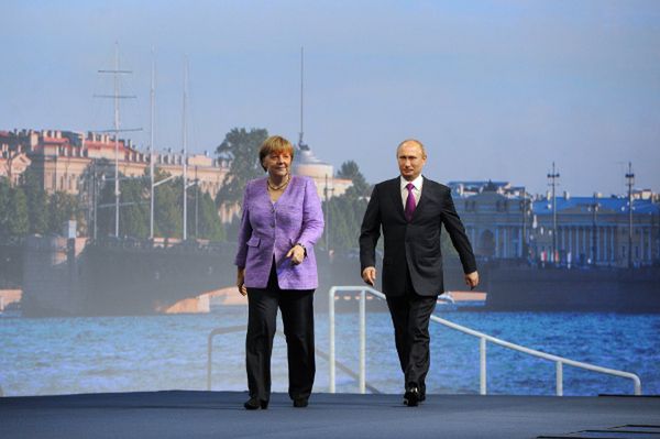Merkel i Putin jednak otworzą wystawę w Petersburgu