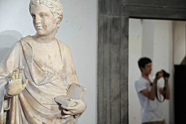 Amerykanin odłamał palec bezcennej rzeźbie we Florencji