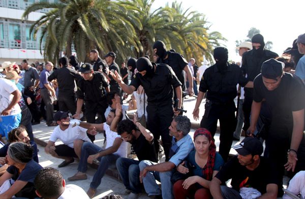 Wciąż niespokojnie w Tunezji. Starcia zwolenników i przeciwników rządu