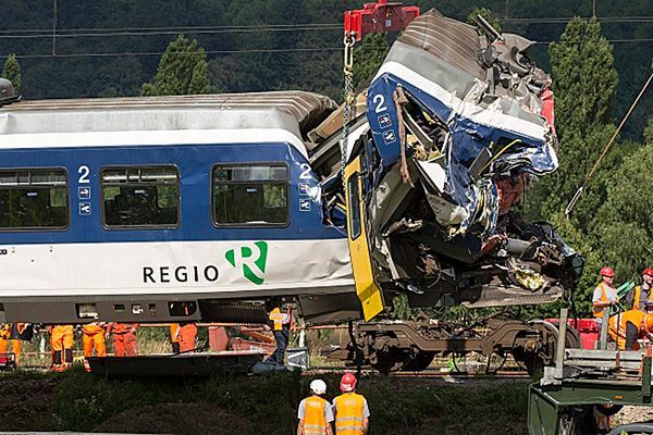 Katastrofa kolejowa w Szwajcarii. Pociągi zderzyły się z winy jednego z maszynistów