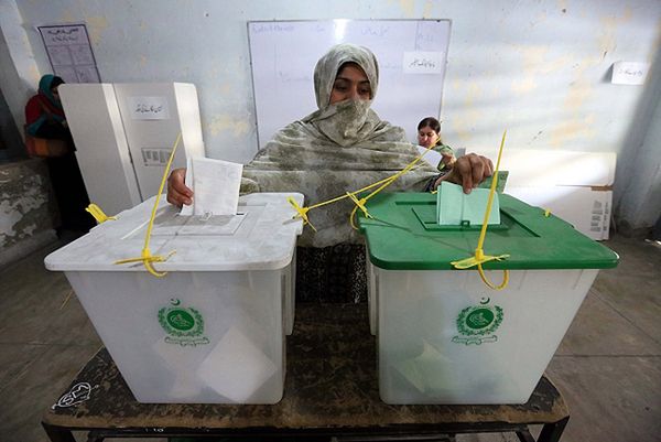 Zamachy w dniu wyborów w Pakistanie, są ofiary śmiertelne