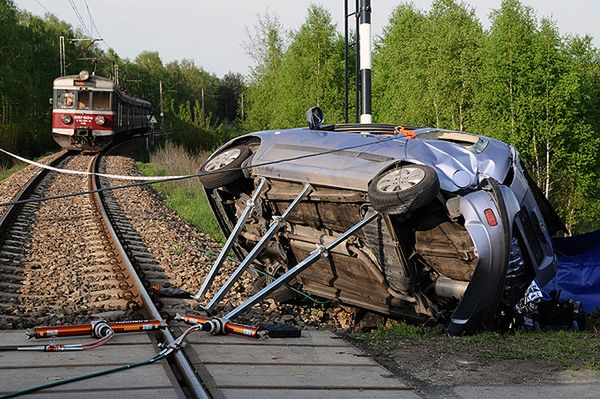 Wypadek na niestrzeżonym przejeździe kolejowym w miejscowości Maciejów