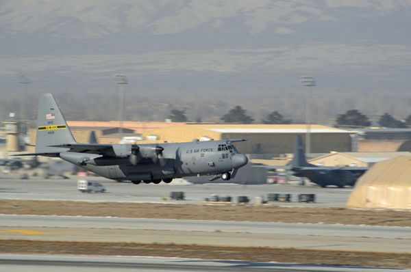 Samolot transportowy rozbił się w Afganistanie. Talibowie twierdzą, że go zestrzelili
