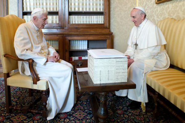 Rzecznik potwierdza: Benedykt XVI powróci do Watykanu