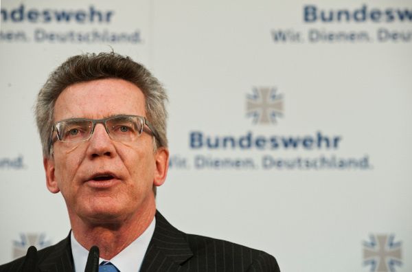 Niemcy: minister obrony w tarapatach po wpadce z dronami Euro Hawk