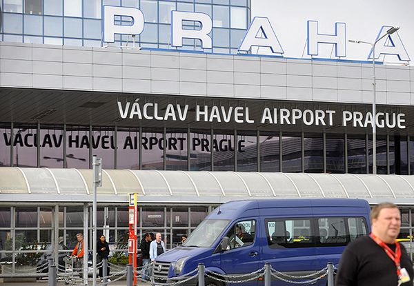"Lidove Noviny" o czesko-rosyjskiej próbie sił na praskim lotnisku