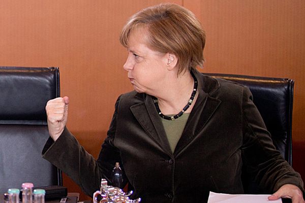 Angela Merkel: szczyt UE wprowadzi dalsze sankcje wobec Rosji