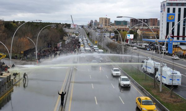 Turcja: policja użyła gazu łzawiącego na manifestacji w Ankarze