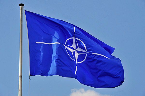 NATO: Rosja na "niebezpiecznej ścieżce" w związku z aneksją Krymu