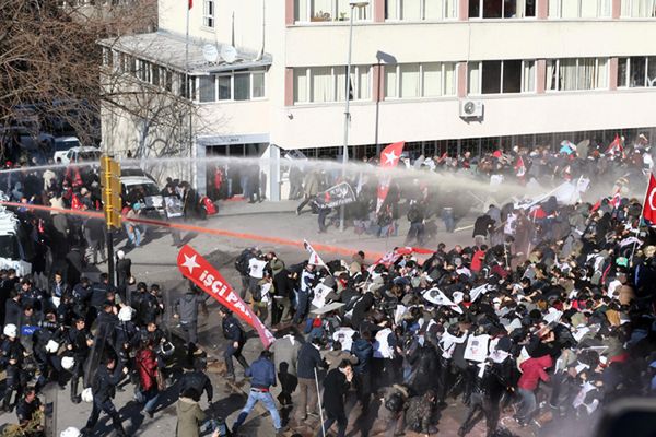 Turcja: starcia manifestantów z policją w Ankarze, wiele osób rannych