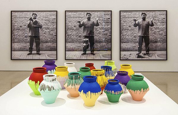 Mężczyzna zniszczył w muzeum wazę Aia Weiweia